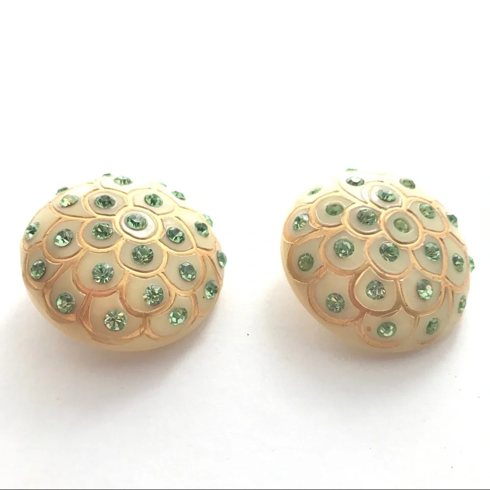Vintage standout beauties